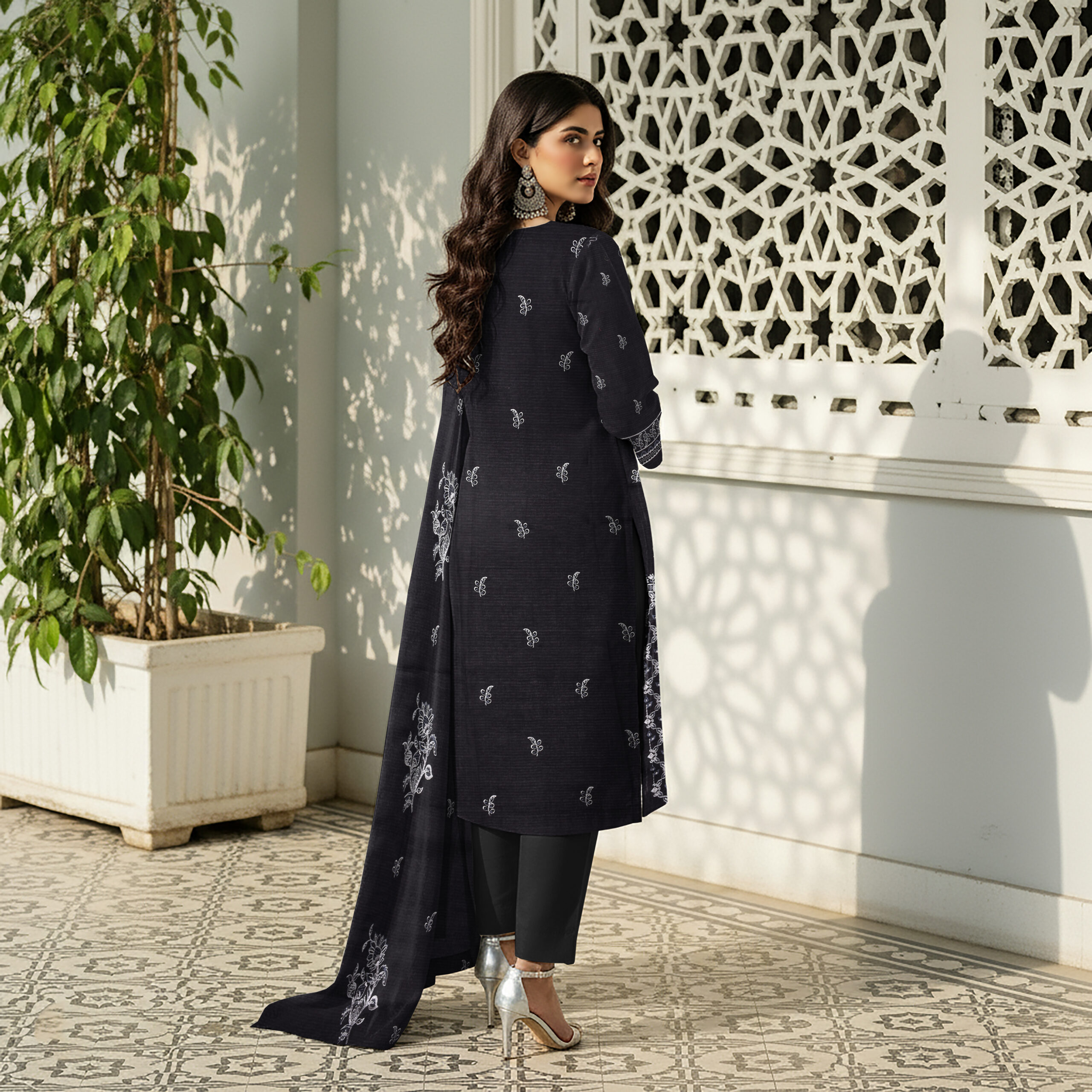 Seerat – Premium Embroidered Lawn D-06 - Image 2